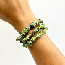 Load image into Gallery viewer, Crystal Chip Bracelets