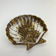 Load image into Gallery viewer, Orgonite | Shell Dish | 110mm
