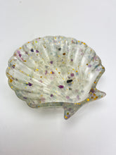 Load image into Gallery viewer, Orgonite | Shell Dish | 110mm
