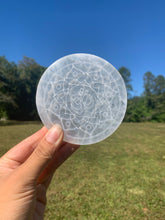 Load image into Gallery viewer, *Ohm Mandala Selenite Round Crystal Charging Plate | 10 cm | Morocco
