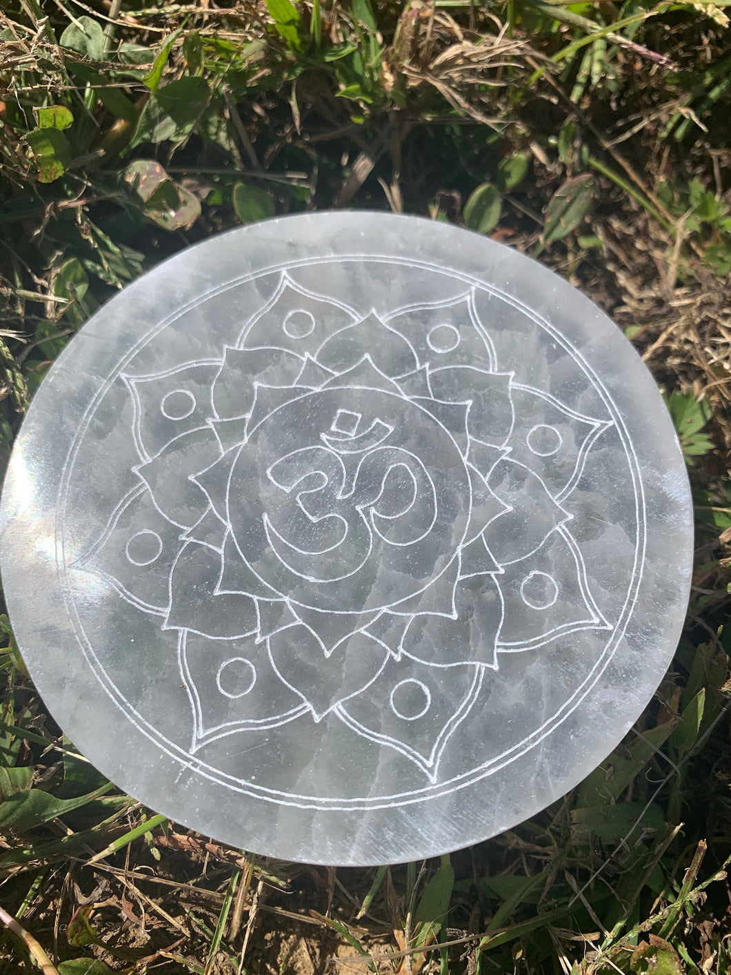 *Ohm Mandala Selenite Round Crystal Charging Plate | 10 cm | Morocco